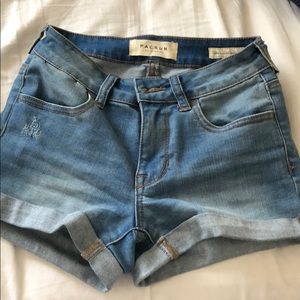 pacsun light wash denim shorts